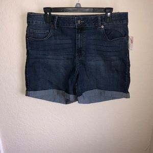 NEW -  Short Blue Jeans Size 12